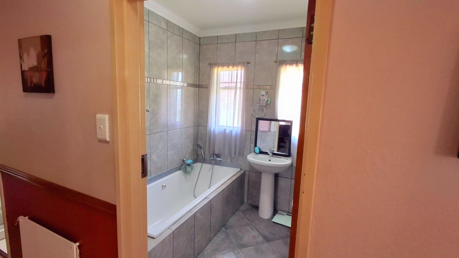 3 Bedroom Property for Sale in Roodia Free State